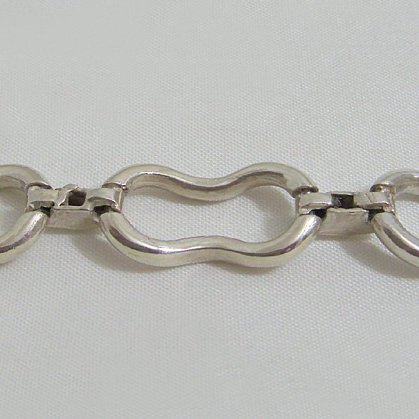 (b1222)Silver bracelet with links and chain.